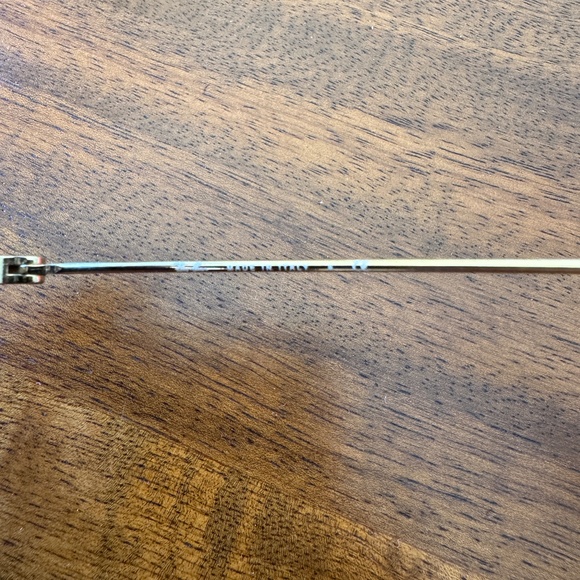 🕶️ Unisex Ray-Ban RB4253 Sunglasses – Black/Gold Frame - Picture 4 of 4